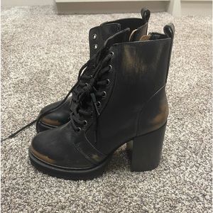 NWOB Steve Madden Rivet Distressed Boots